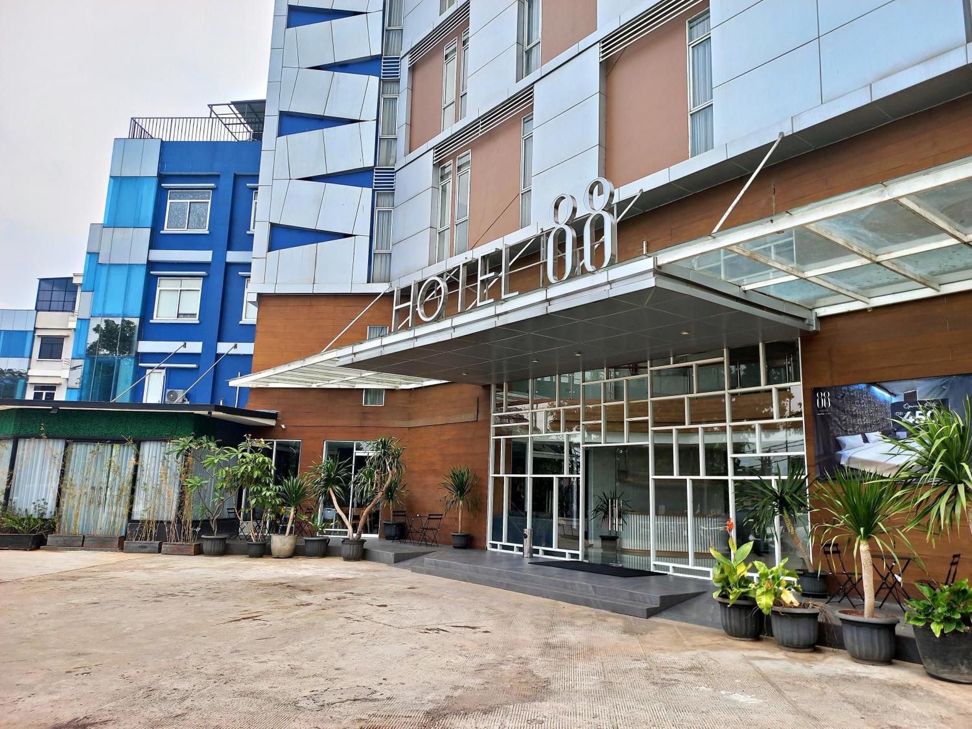 Hotel 88 Kedoya Jakarta Eksteriør bilde