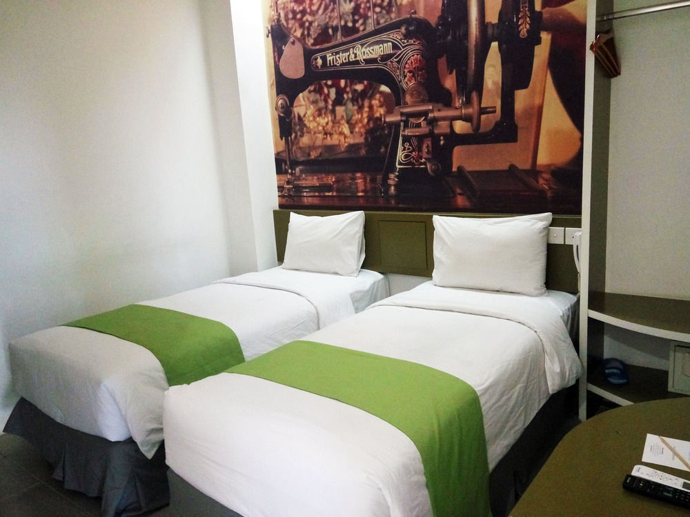 Hotel 88 Kedoya Jakarta Eksteriør bilde
